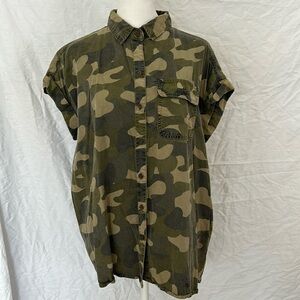C&C CALIFORNIA Short Sleeve button down top green camo Sz S